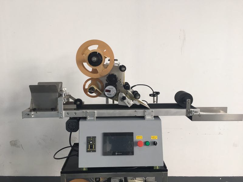 Automatic plastic bag labeling machine